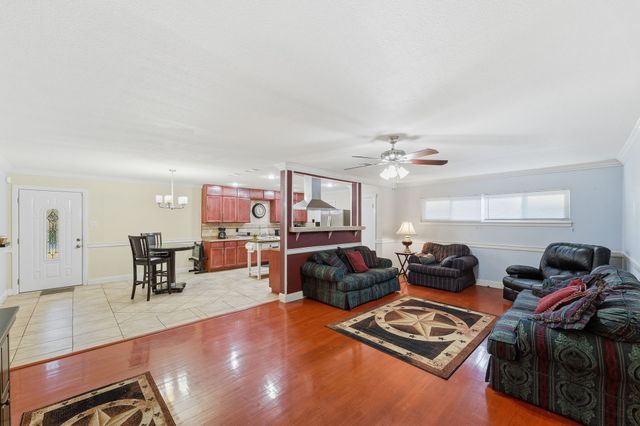 1809 James Street, Irving, TX 75061