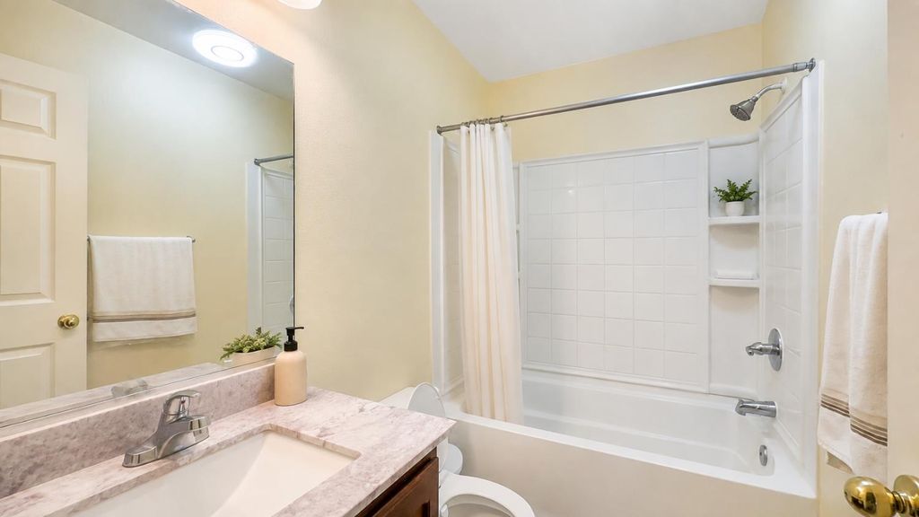 Image 10 of property listing at 3004 Northhill Street, Selma, CA 93662