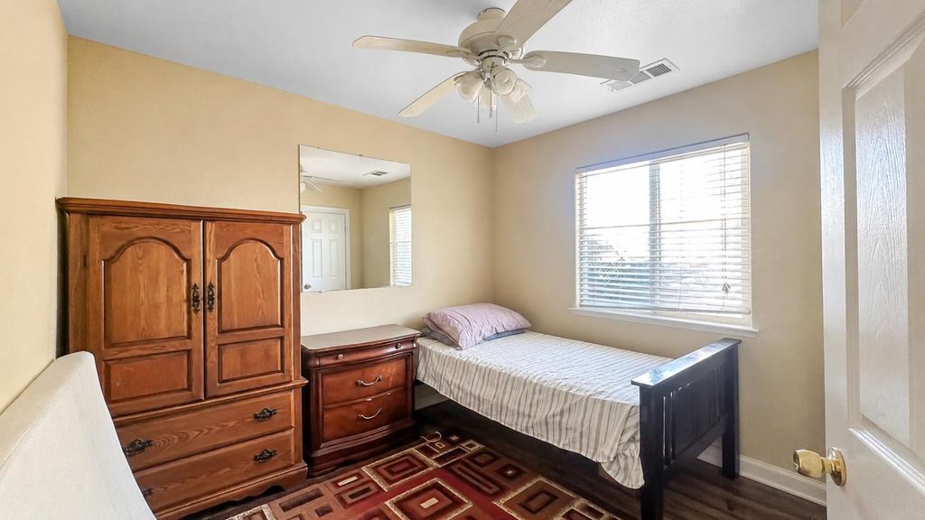 Image 11 of property listing at 3004 Northhill Street, Selma, CA 93662