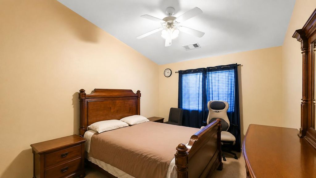 Image 14 of property listing at 3004 Northhill Street, Selma, CA 93662