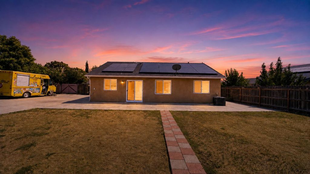 Image 16 of property listing at 3004 Northhill Street, Selma, CA 93662