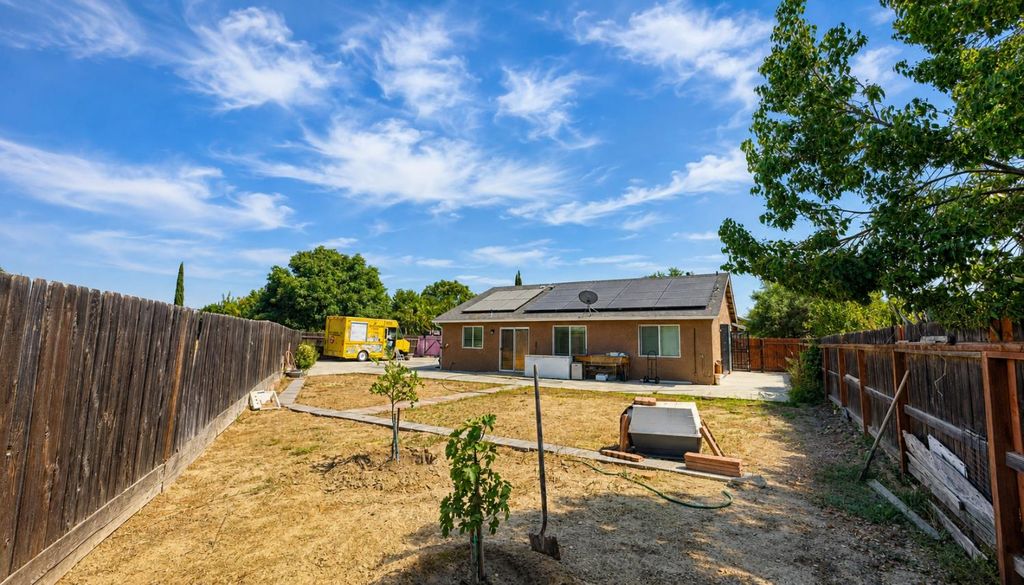 Image 19 of property listing at 3004 Northhill Street, Selma, CA 93662