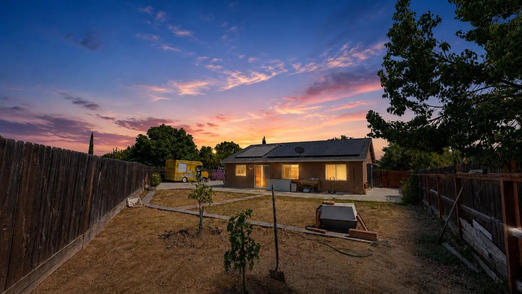 Image 20 of property listing at 3004 Northhill Street, Selma, CA 93662