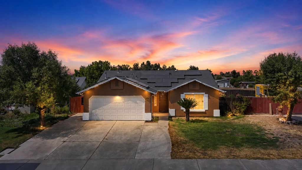 Image 3 of property listing at 3004 Northhill Street, Selma, CA 93662