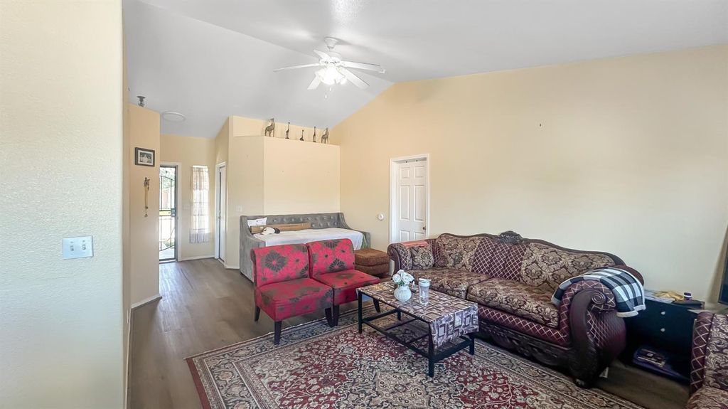 Image 5 of property listing at 3004 Northhill Street, Selma, CA 93662