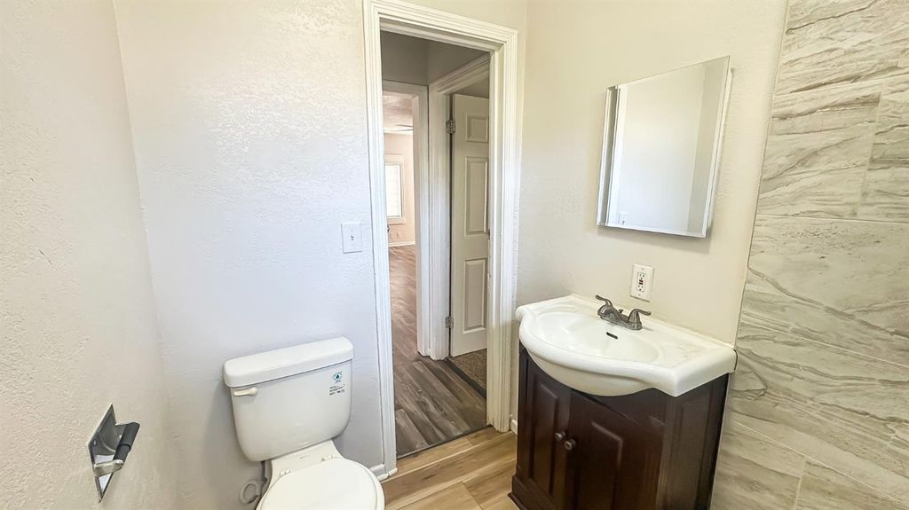 Image 8 of property listing at 3004 Northhill Street, Selma, CA 93662