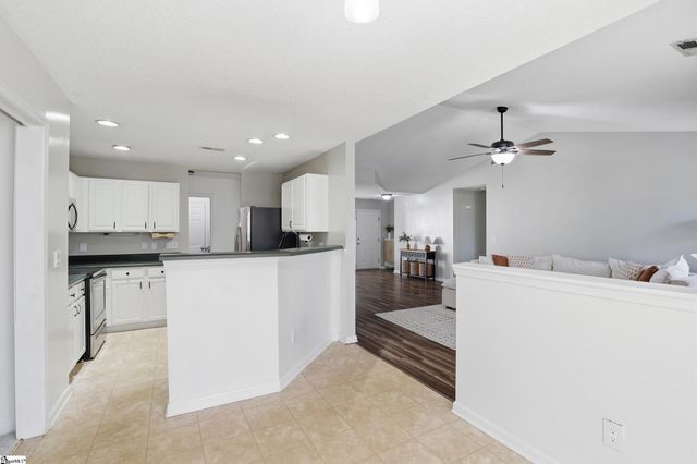 237 Kittiwake Lane, Boiling Springs, SC 29316