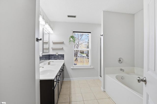 237 Kittiwake Lane, Boiling Springs, SC 29316