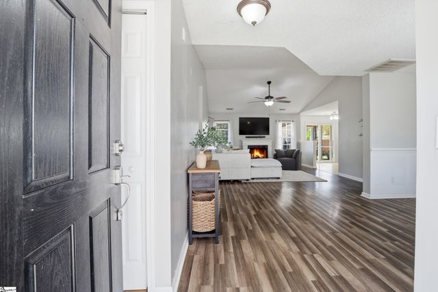 237 Kittiwake Lane, Boiling Springs, SC 29316