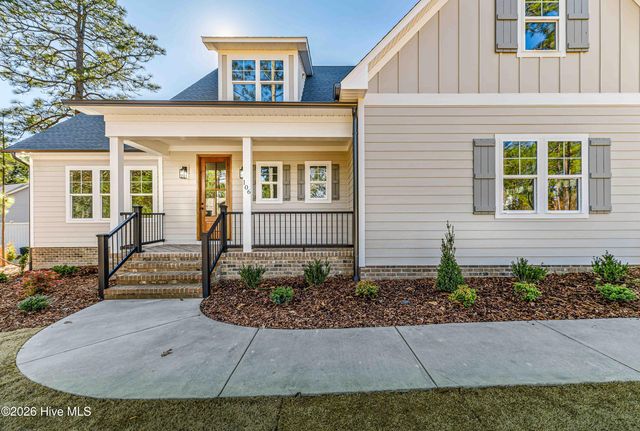 106 Fox Den Drive, West End, NC 27376