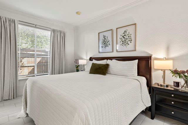 2100 Tanglewilde Street 141, Houston, TX 77063
