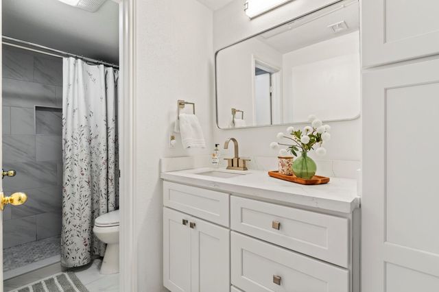 2100 Tanglewilde Street 141, Houston, TX 77063