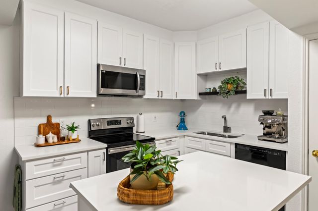2100 Tanglewilde Street 141, Houston, TX 77063