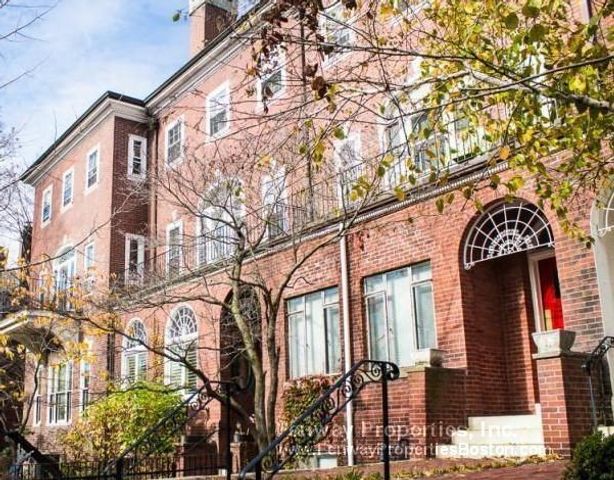 39 Garrison Rd. 2, Brookline, MA 02445