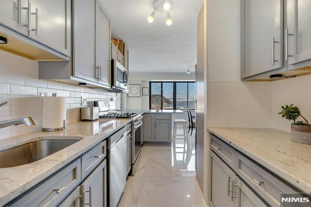 1203 River Road 8B, Edgewater, NJ 07020