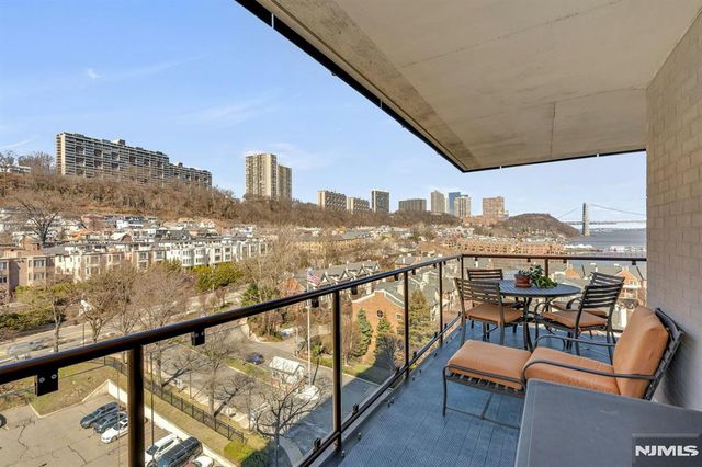 1203 River Road 8B, Edgewater, NJ 07020