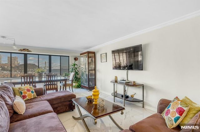 1203 River Road 8B, Edgewater, NJ 07020