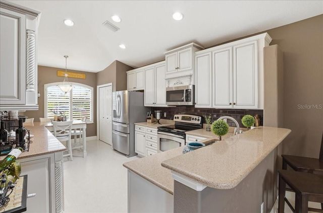 2082 MESIC HAMMOCK WAY, Venice, FL 34292