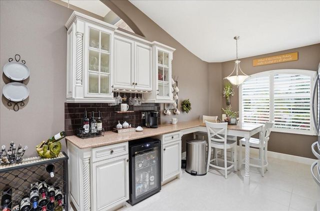 2082 MESIC HAMMOCK WAY, Venice, FL 34292