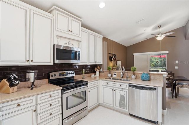 2082 MESIC HAMMOCK WAY, Venice, FL 34292