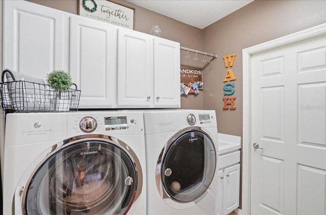 2082 MESIC HAMMOCK WAY, Venice, FL 34292