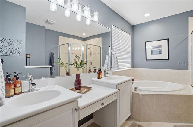 2082 MESIC HAMMOCK WAY, Venice, FL 34292