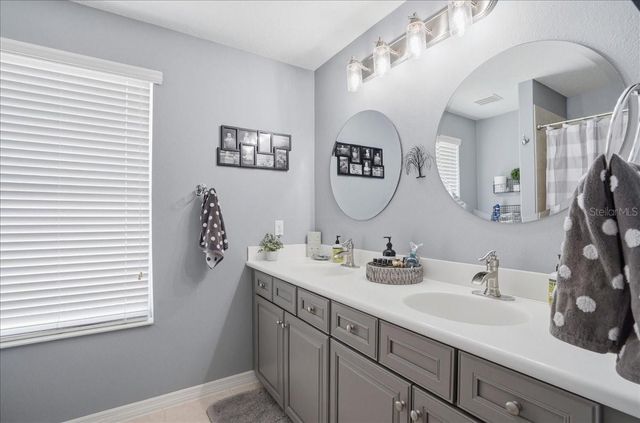 2082 MESIC HAMMOCK WAY, Venice, FL 34292