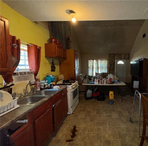 122 5th St W, Alice, TX 78332