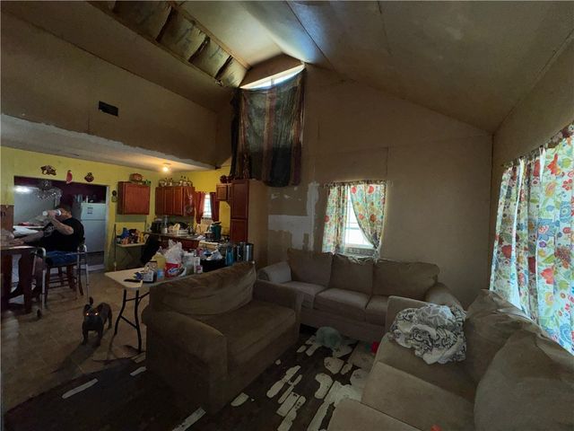 122 5th St W, Alice, TX 78332