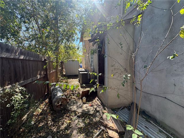 122 5th St W, Alice, TX 78332