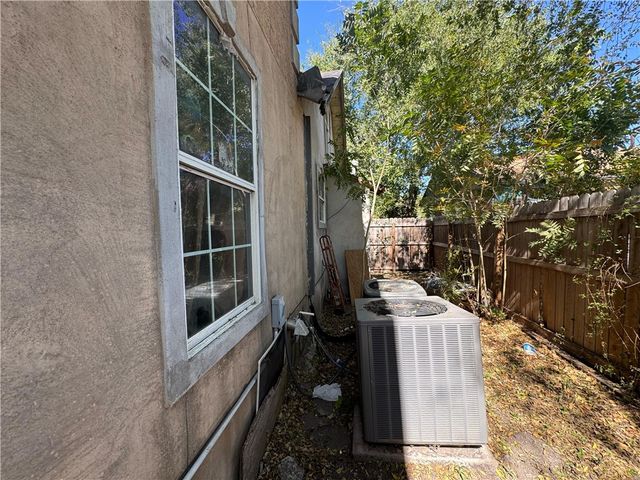 122 5th St W, Alice, TX 78332