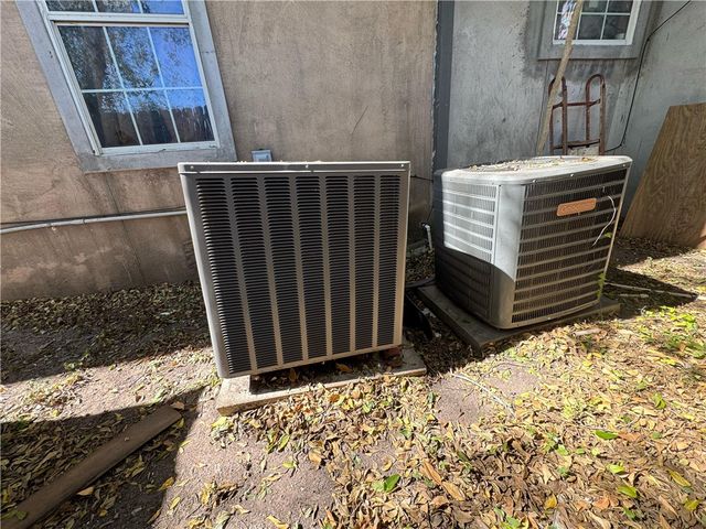 122 5th St W, Alice, TX 78332