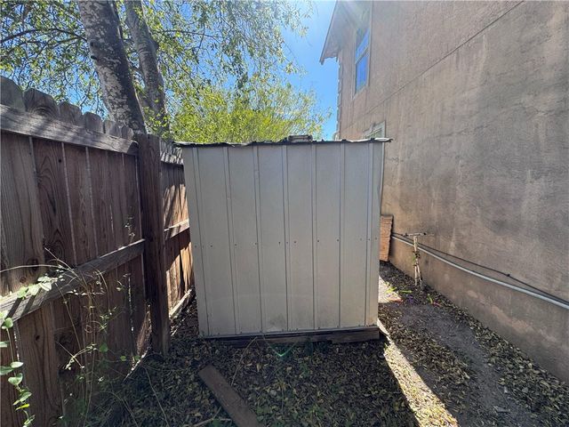 122 5th St W, Alice, TX 78332