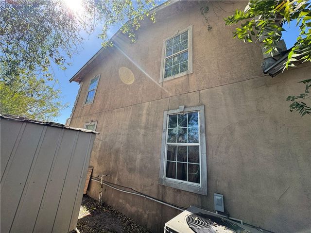 122 5th St W, Alice, TX 78332