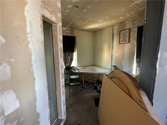 122 5th St W, Alice, TX 78332