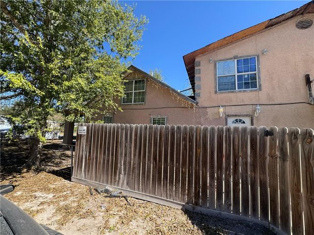 122 5th St W, Alice, TX 78332