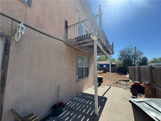 122 5th St W, Alice, TX 78332