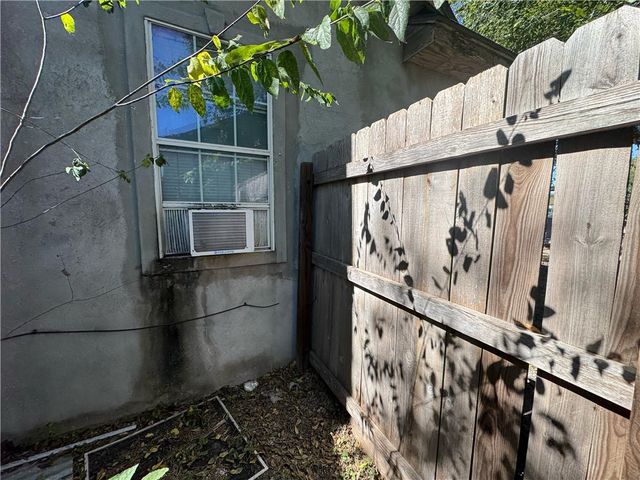 122 5th St W, Alice, TX 78332