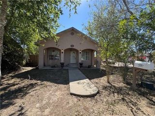 122 5th St W, Alice, TX 78332