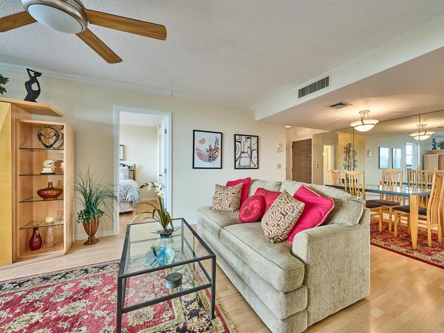 336 Golfview Road 605, North Palm Beach, FL 33408