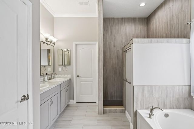 1684 HOLLOW GLEN Drive, Middleburg, FL 32068