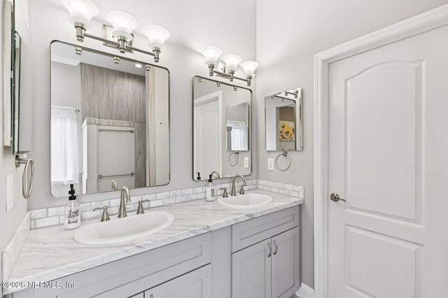 1684 HOLLOW GLEN Drive, Middleburg, FL 32068