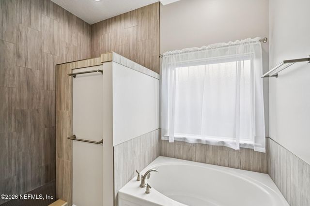 1684 HOLLOW GLEN Drive, Middleburg, FL 32068