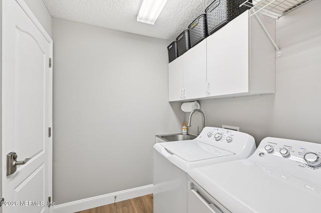 1684 HOLLOW GLEN Drive, Middleburg, FL 32068