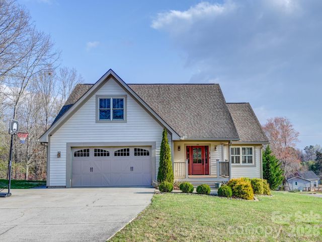 199 Macedonia Road, Asheville, NC 28804