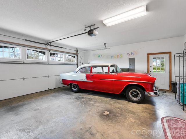 199 Macedonia Road, Asheville, NC 28804