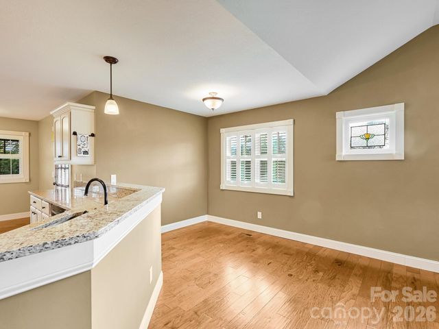 199 Macedonia Road, Asheville, NC 28804