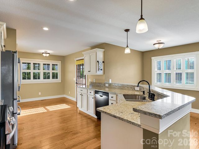 199 Macedonia Road, Asheville, NC 28804