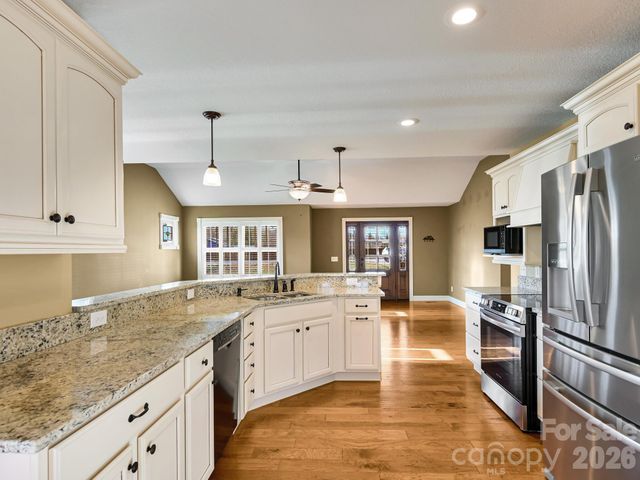 199 Macedonia Road, Asheville, NC 28804