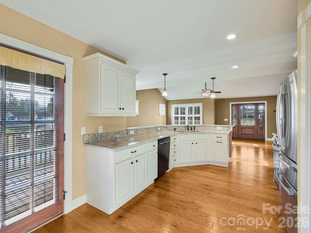 199 Macedonia Road, Asheville, NC 28804